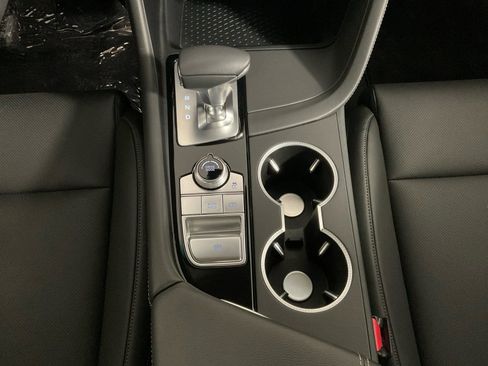 Used 2025 Genesis G70 2.5T image 22