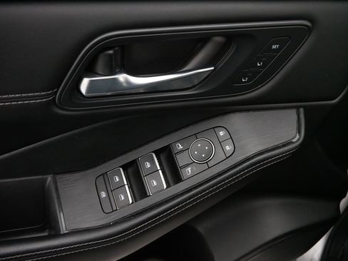 Used 2023 Nissan Rogue SL image 19