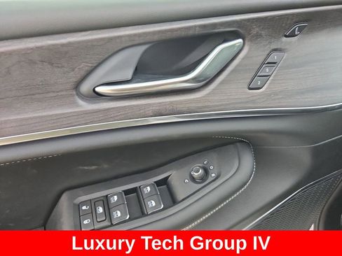 New 2025 Jeep Grand Cherokee L Overland w/ Luxury Tech Group IV AWD/4WD image 14