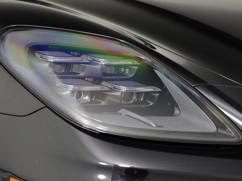 Certified 2025 Porsche Panamera image 28