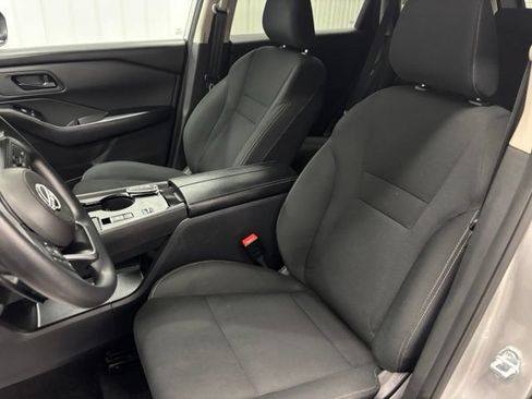 Used 2024 Nissan Rogue S FWD image 15