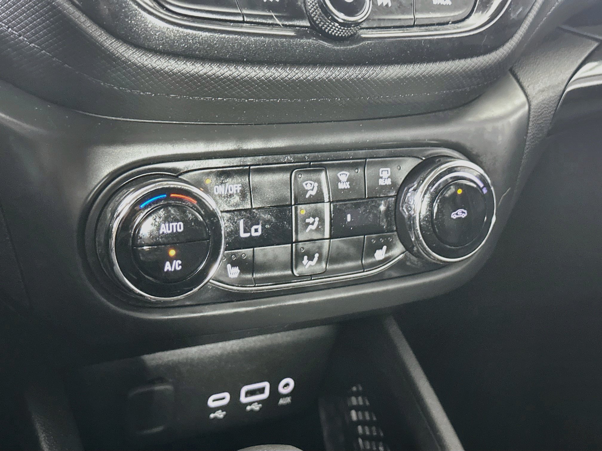 Used 2022 Chevrolet TrailBlazer LT w/ LPO, Blackout Package FWD image 23