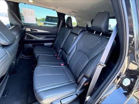 Certified 2026 INFINITI QX60 Luxe w/ Family Package FWD image 38