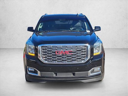 Used 2019 GMC Yukon Denali w/ Denali Ultimate Package image 2