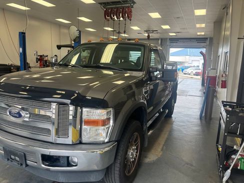 Used 2010 Ford F250 XLT AWD/4WD image 2
