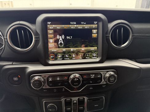Used 2023 Jeep Gladiator Overland w/ Popular Equipment Package AWD/4WD image 12