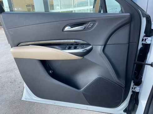 Used 2024 Cadillac XT4 Luxury w/ LPO, Floor Liner Package FWD image 10
