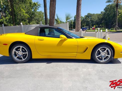 Used 2004 Chevrolet Corvette Convertible w/ Preferred Equipment Group image 9
