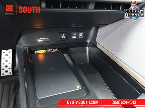 Used 2025 Toyota Camry SE image 21