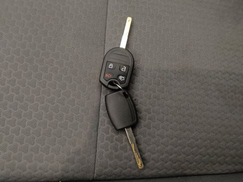 Used 2017 Ford Escape SE w/ Equipment Group 201A AWD/4WD image 32