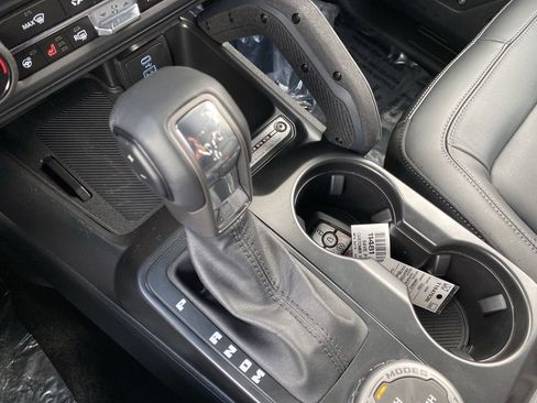 New 2025 Ford Bronco Outer Banks w/ Sasquatch Package image 27