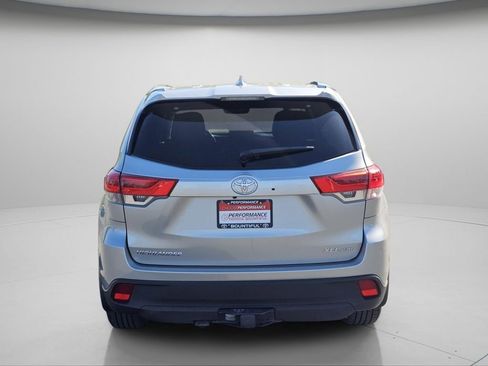 Used 2018 Toyota Highlander XLE AWD/4WD image 24