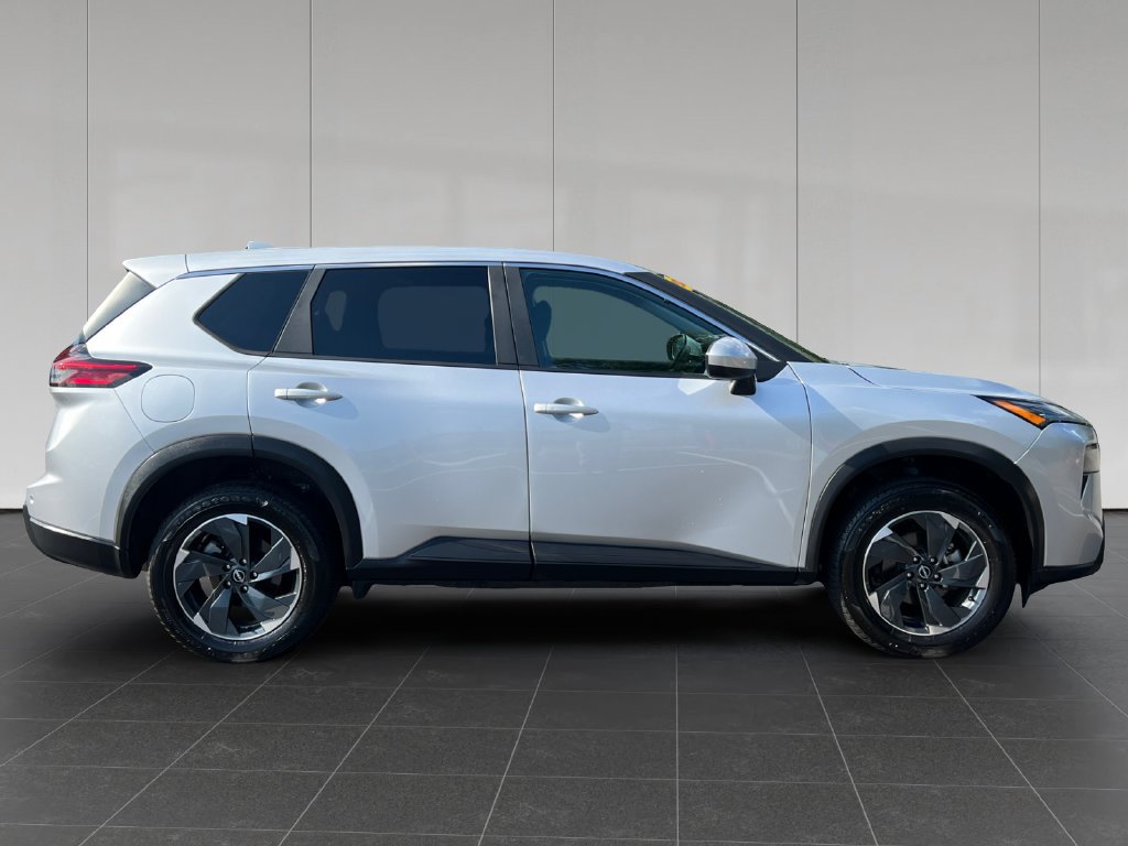 Used 2024 Nissan Rogue SV AWD/4WD image 7