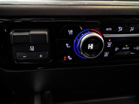 Certified 2025 GMC Sierra 2500 SLT w/ SLT Convenience Package image 25