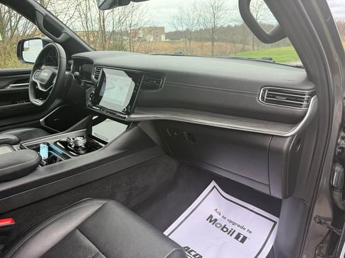 Used 2024 Jeep Wagoneer L Series II w/ Flexible Seating Group image 25