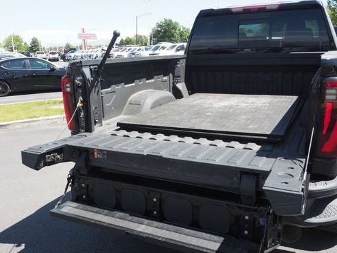 Used 2025 GMC Sierra 3500 Denali w/ Technology Package AWD/4WD image 17
