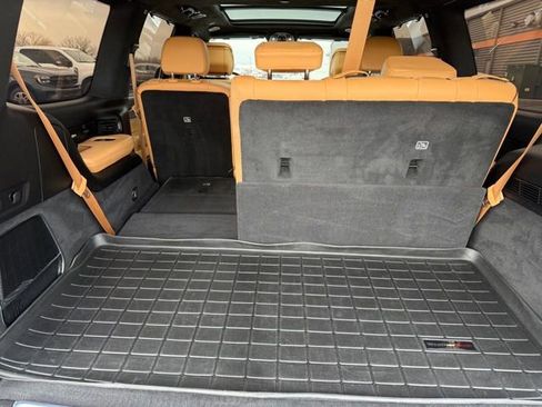 Used 2023 Jeep Grand Wagoneer Series III image 10