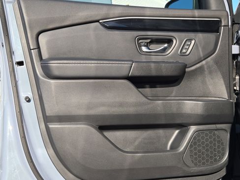 Used 2024 Honda Pilot Touring image 22