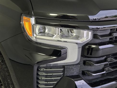 Used 2026 Chevrolet Silverado 1500 LT Trail Boss w/ Safety Package AWD/4WD image 9