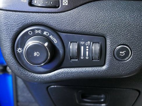 Used 2020 Jeep Cherokee Trailhawk w/ Comfort/Convenience Group AWD/4WD image 25