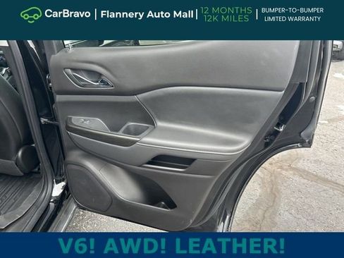 Certified 2023 GMC Acadia SLT w/ Preferred Package image 26