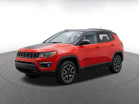 Used 2025 Jeep Compass Trailhawk AWD/4WD image 3