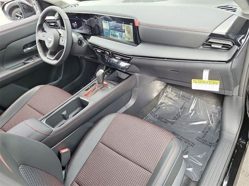 New 2025 Nissan Kicks SR image 11