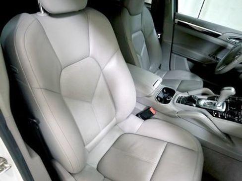 Used 2013 Porsche Cayenne Diesel AWD/4WD image 9