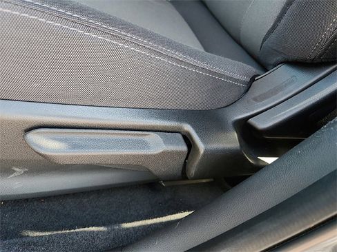 Used 2024 Subaru Crosstrek 2.0i image 15