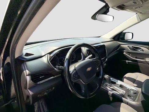 Used 2020 Chevrolet Traverse LT image 9