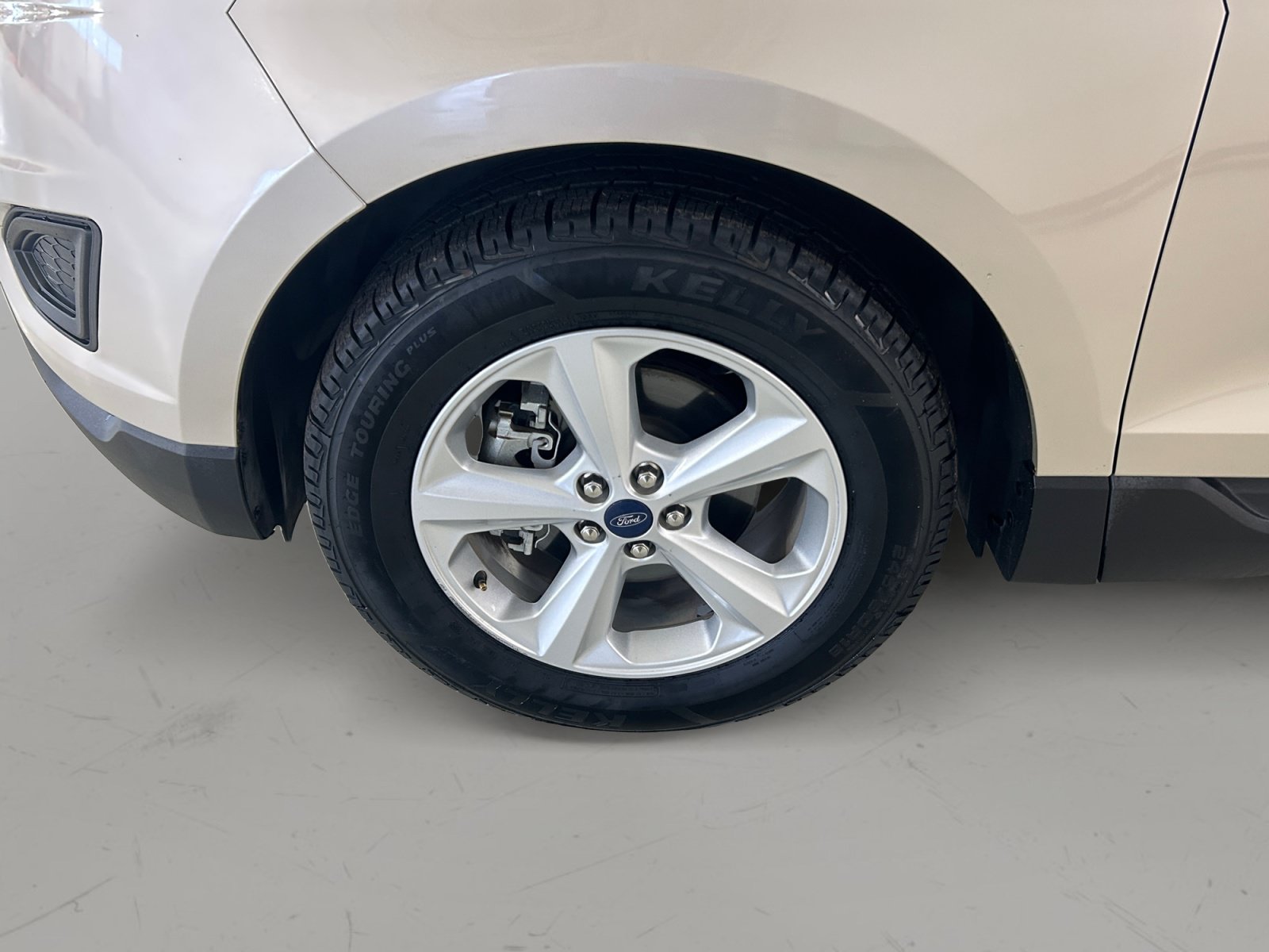 Used 2018 Ford Edge SE FWD image 9