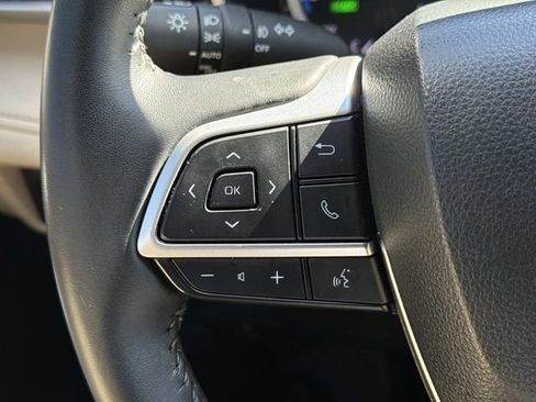 Used 2024 Toyota Highlander XLE image 25