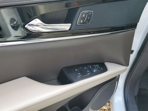 Used 2023 Lincoln Nautilus Reserve image 18