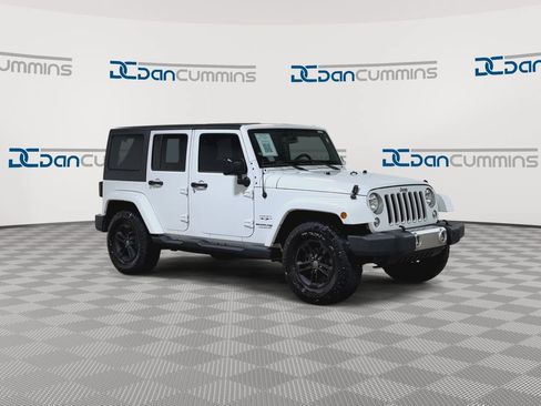 Used 2018 Jeep Wrangler Unlimited Sahara AWD/4WD image 2