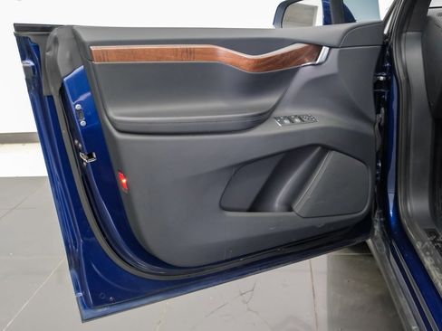 Used 2018 Tesla Model X 75D image 44