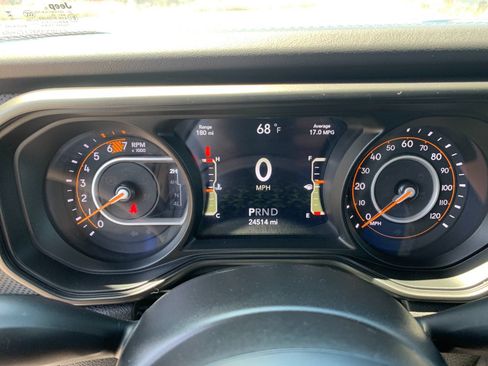 Used 2025 Jeep Wrangler Unlimited Rubicon AWD/4WD image 29