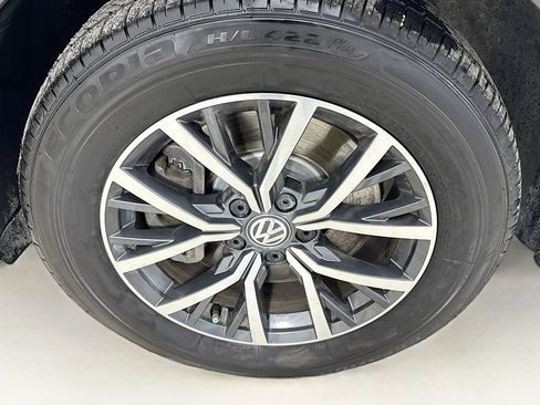 Used 2019 Volkswagen Tiguan SE w/ Panoramic Sunroof Package FWD image 42