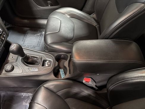 Used 2020 Jeep Cherokee Latitude Plus w/ Cold Weather Group image 21