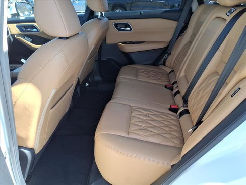 Used 2021 Nissan Rogue Platinum image 7