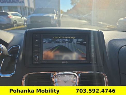 Used 2013 Chrysler Town & Country Touring image 13