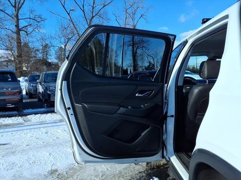 Used 2020 Chevrolet Traverse LT w/ LT Premium Package image 13