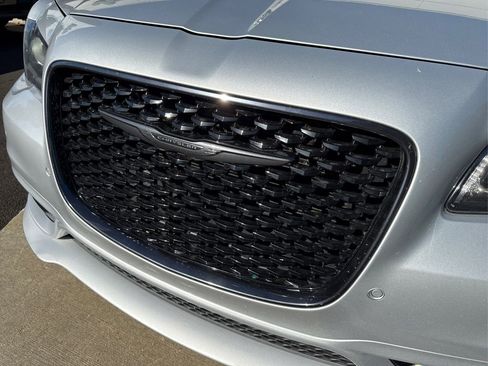 Used 2022 Chrysler 300 Touring L image 16