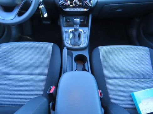 Used 2023 Hyundai Kona SE w/ Cargo Package image 9