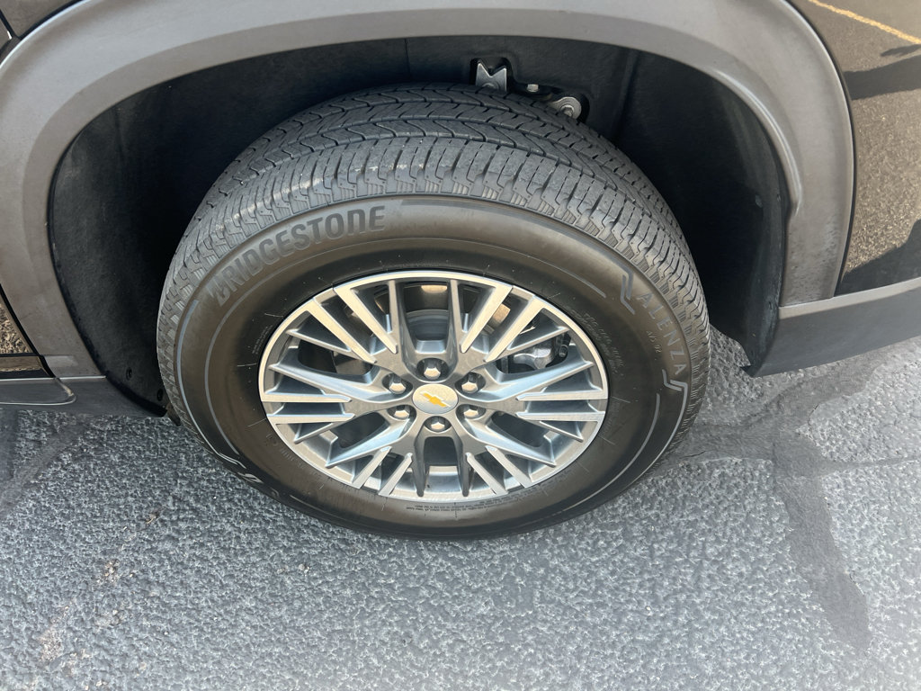 Used 2025 Chevrolet Traverse LT AWD/4WD image 6