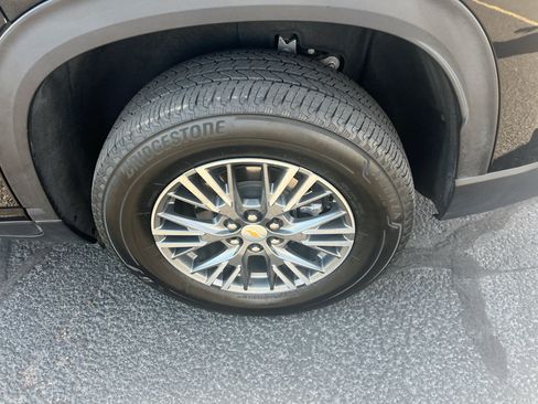 Used 2025 Chevrolet Traverse LT AWD/4WD image 6