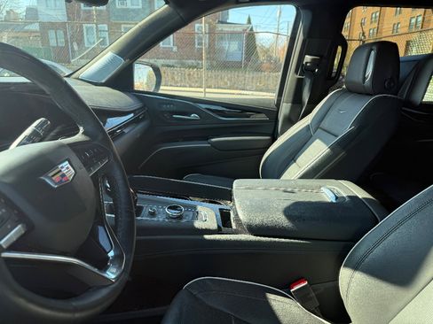 Used 2023 Cadillac Escalade ESV Sport w/ LPO, ONYX Package image 7