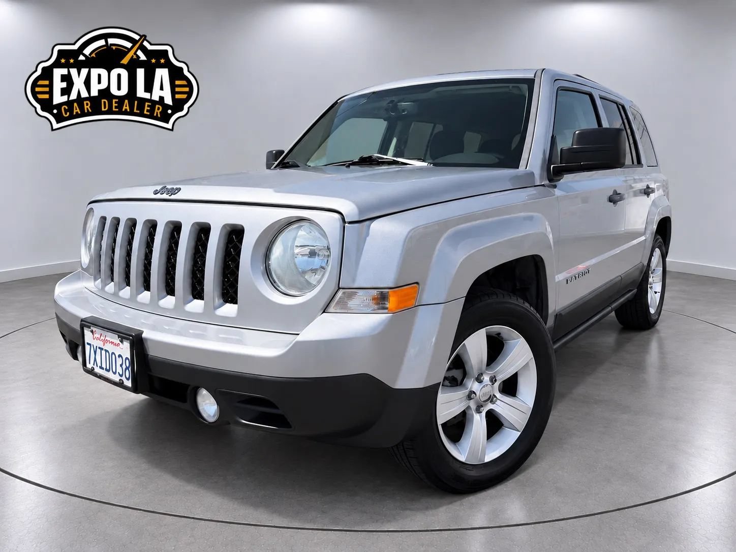 Used 2016 Jeep Patriot Latitude FWD image 1