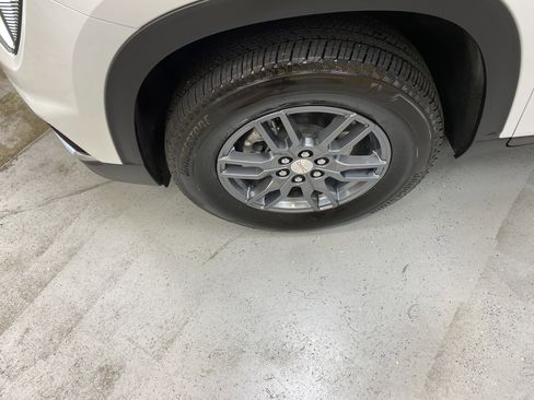 Used 2025 GMC Acadia Elevation image 11