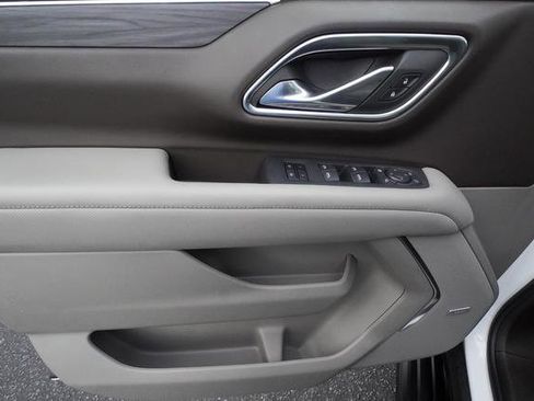 Used 2024 GMC Yukon SLT w/ SLT Premium Package image 12