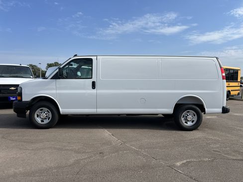 Used 2025 Chevrolet Express 3500 Extended w/ Driver Convenience Package image 2